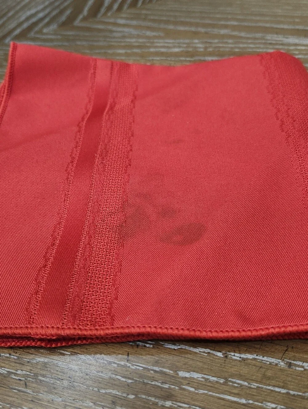 Vintage Pier 1 Napkin Rings Gold & Red Beaded Set of 4 - And 4 Red Napkins